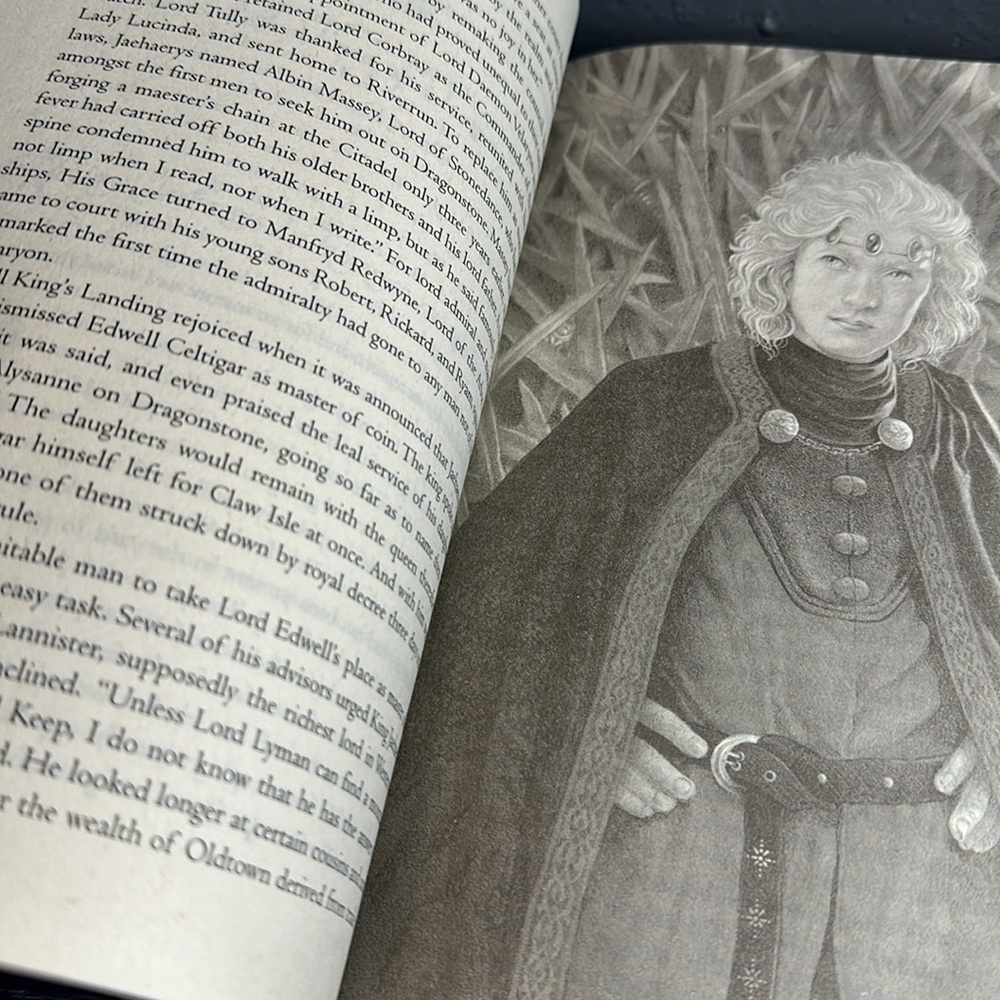 George R.R.Martin Fire & Blood paperback 2020 ( slight water damaged. Corner - Picture 9 of 10